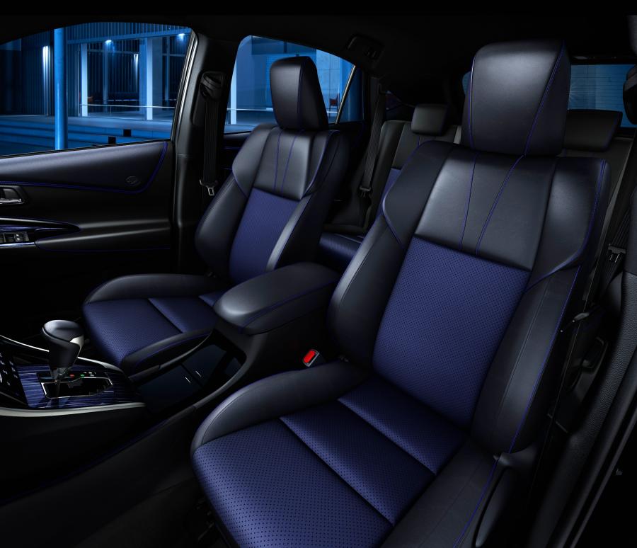 Интерьер Toyota Harrier Progress Style Blueish 2018 года  (фото 4 из 5)